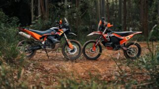 KTM 890 Adventure Rally e KTM 450, que serão utilizadas pelos pilotos Dimas Mattos e Crispy Arriegada no Rali dos Sertões 2026.