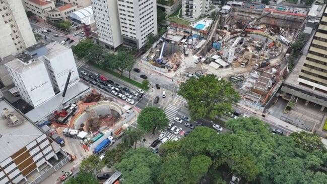 A estação ficará próxima ao Cemitério da Consolação, ao Colégio Mackenzie, ao Hospital Infantil Sabará e à universidade.