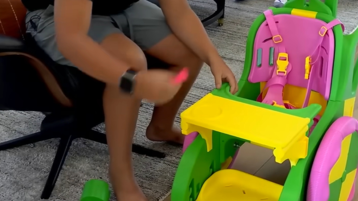 Menino construiu cadeira de rodas personalizada