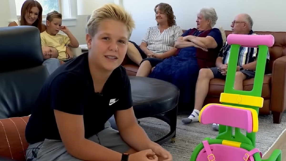 Menino construiu cadeira de rodas personalizada