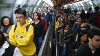 Passageiros encontram operação diferente entre as linhas do metrô durante a manhã desta terça-feira (4).