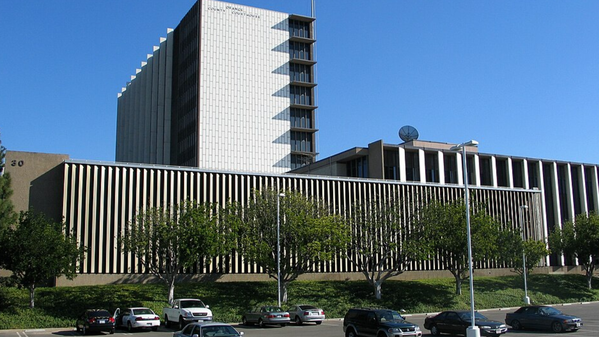 A prisão não encerrou o caso: uma condenação caiu, outra veio em seu lugar e também foi anulada; enquanto Alcala permanecia preso, o processo retornava repetidamente aos tribunais de Orange County (Foto: Orange County Archives / Wikimedia Commons)