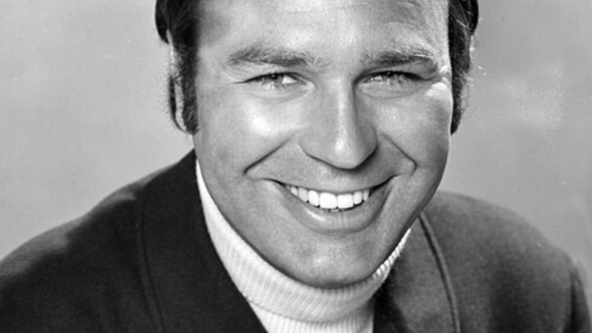 Essa imagem também funcionou na televisão. O apresentador Jim Lange o introduziu como um fotógrafo de sucesso (Foto: ABC Television / Wikimedia Commons)