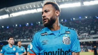 Neymar jogando pelo Santos