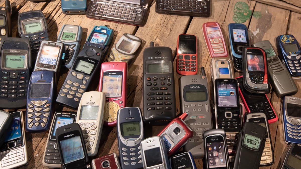 Novo celular da Nokia traz botão dedicado para ativar o carregamento reverso de outros aparelhos (Foto: Gylfi Gylfason/ Pexels)