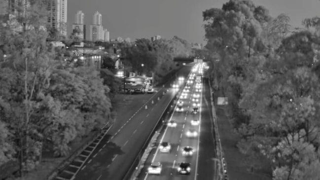 A operação 5x5 está em vigor entre os quilômetros 40 e 56 da Rodovia Anchieta nesta manhã.