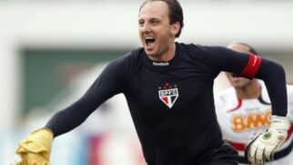 Rogério Ceni celebrando gol pelo São Paulo