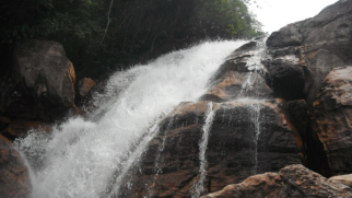Tepequém recebeu cerca de 10 mil garimpeiros e ainda conserva crateras, cursos d'água alterados e vestígios da mineração (Foto: Jeovanevs / Wikimedia Commons)