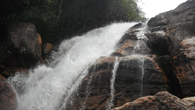 Tepequém recebeu cerca de 10 mil garimpeiros e ainda conserva crateras, cursos d'água alterados e vestígios da mineração (Foto: Jeovanevs / Wikimedia Commons)