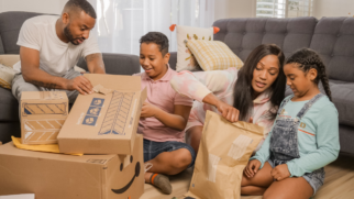 Cobrança de 3 euros para pequenos pacotes vindos de fora do bloco europeu já provoca queda nas compras e muda a estratégia das grandes plataformas (Foto: Pexels)