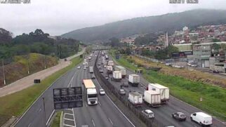 Tráfego foi desviado para o Rodoanel enquanto as equipes trabalhavam na retirada dos veículos.