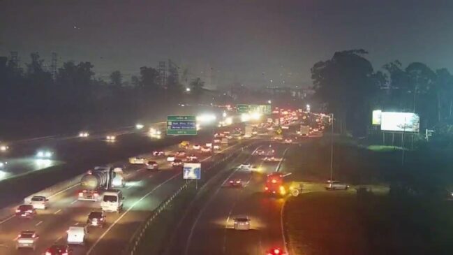 Trânsito nas rodovias registra lentidão e congestionamentos em importantes acessos à capital paulista