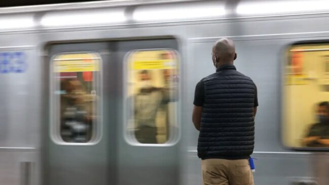 Painel informa em tempo real as condições de operação da rede metroferroviária paulista.