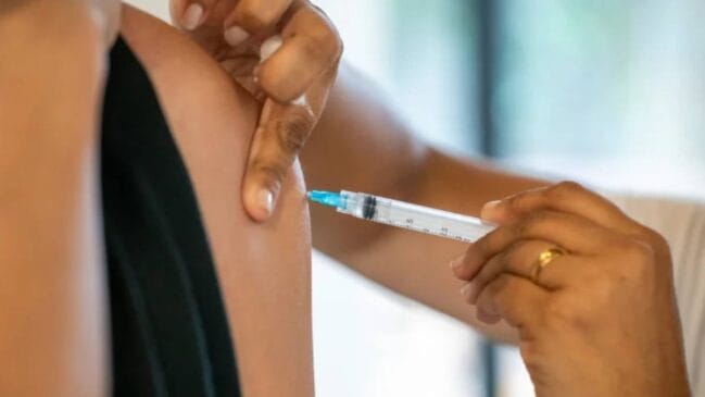 A nova vacina pneumocócica 20-valente amplia a proteção oferecida pelo SUS durante a mobilização.