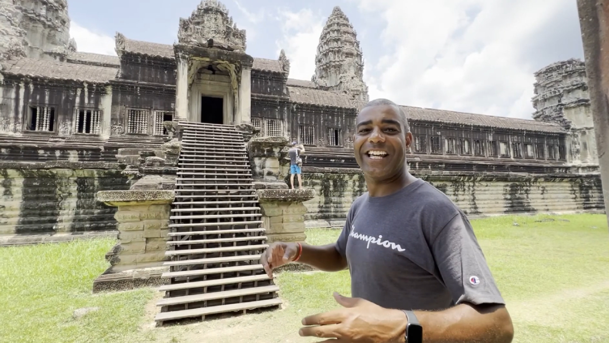  Além do recorde mundial, Robson Jesus usou a viagem para incentivar a representatividade de pessoas negras no turismo (Reprodução: O NEGO VAI LONGE/ YouTube)