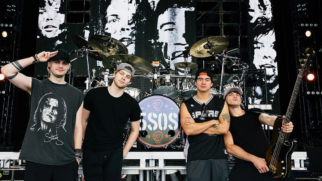 Entre nostalgia, novas músicas e uma comunidade fiel, o 5SOS mantém uma conexão que atravessa diferentes fases da vida (Foto: 5SOS/ Wikimedia Commons)