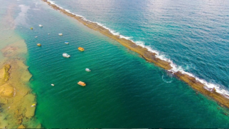 Mar de águas claras transforma a Praia do Francês em um dos destinos mais conhecidos de Alagoas (Foto: Cleferson Comarela/Wikimedia Commons)