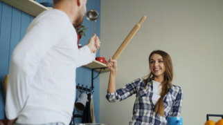 A fama nasceu do folclore popular e brinca com a ideia de conquistar alguém pelo estômago, mas a receita é bem mais simples do que o nome sugere (Foto: Pexels)