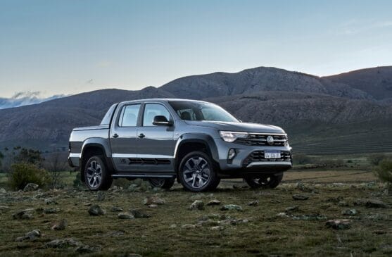 O Renegade Sahara combina o motor T270 turbo de até 176 cavalos de potência, 27,5 kgfm de torque e câmbio automático de 6 marchas a um motor-gerador de 48V, que entrega 15,5 cavalos e 6,5 kgfm extras em determinadas situações de trânsito / Gabriel Dias/Flashmotors