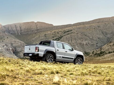 O Renegade Sahara combina o motor T270 turbo de até 176 cavalos de potência, 27,5 kgfm de torque e câmbio automático de 6 marchas a um motor-gerador de 48V, que entrega 15,5 cavalos e 6,5 kgfm extras em determinadas situações de trânsito / Gabriel Dias/Flashmotors