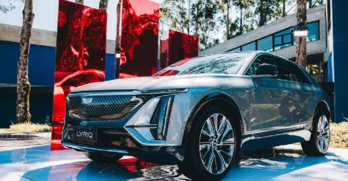 Cadillac Lyriq chega para ocupar a faixa de entrada da marca no Brasil, com preço sugerido de R$ 820 mil / Divulgação