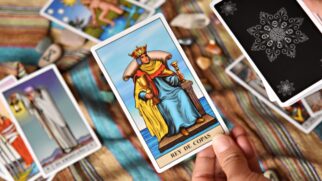 Carta de Tarot (Foto_ DΛVΞ GΛRCIΛ_Pexels)