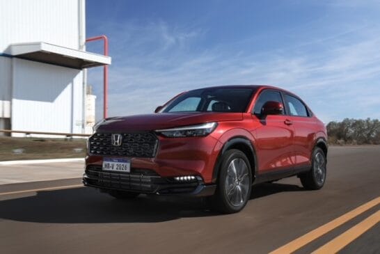 O HR-V Touring é equipado com motor 1.5 VTEC turbo flex de até 177 cavalos de potência e 24,5 kgfm de torque, associado ao câmbio tipo CVT com 7 marchas simuladas, com “paddles shifters” no volante para trocas sequenciais / Divulgação
