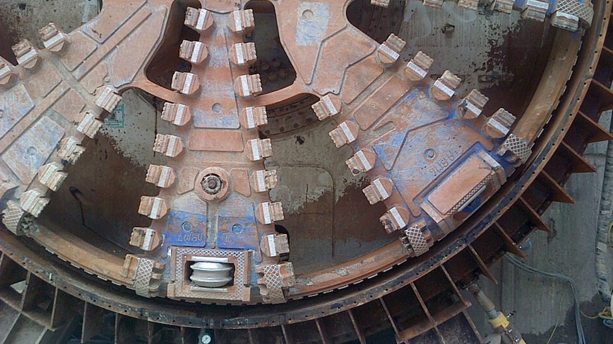Gigantesca tuneladora será responsável por escavar a rocha durante a construção do túnel internacional de Agua Negra (Foto: DarkestElephant/ Wikimedia Commons)