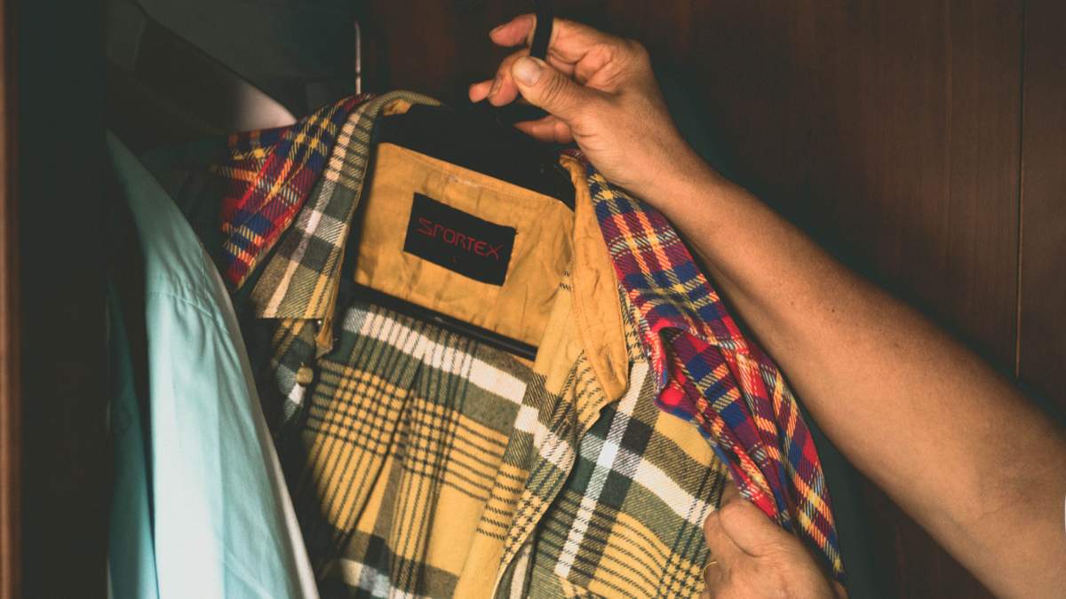 Guarda-roupa truque do carvão vegetal (Foto_ Dayvison Tadeu_Pexels)