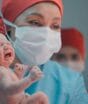 Por Você: Tamara implora para Bela salvar sua bebê durante cirurgia