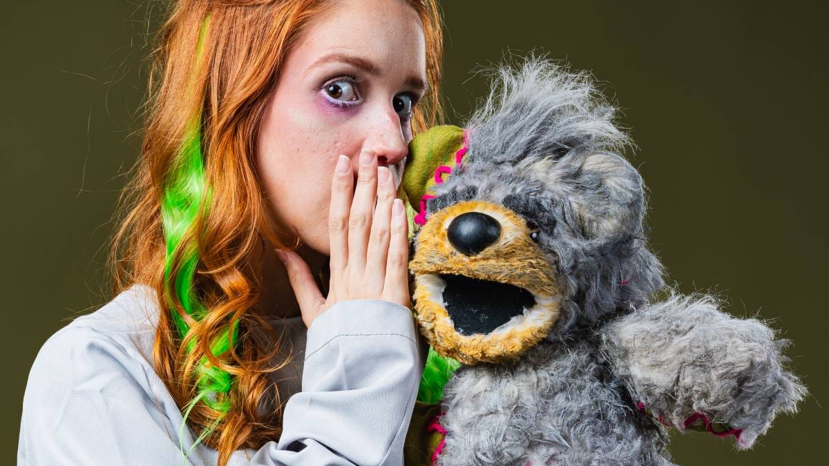 Musical reúne 15 artistas e mistura humor ácido, fantasia, punk rock e teatro musical para abordar questões como saúde mental, solidão, amadurecimento e a busca por sentido.