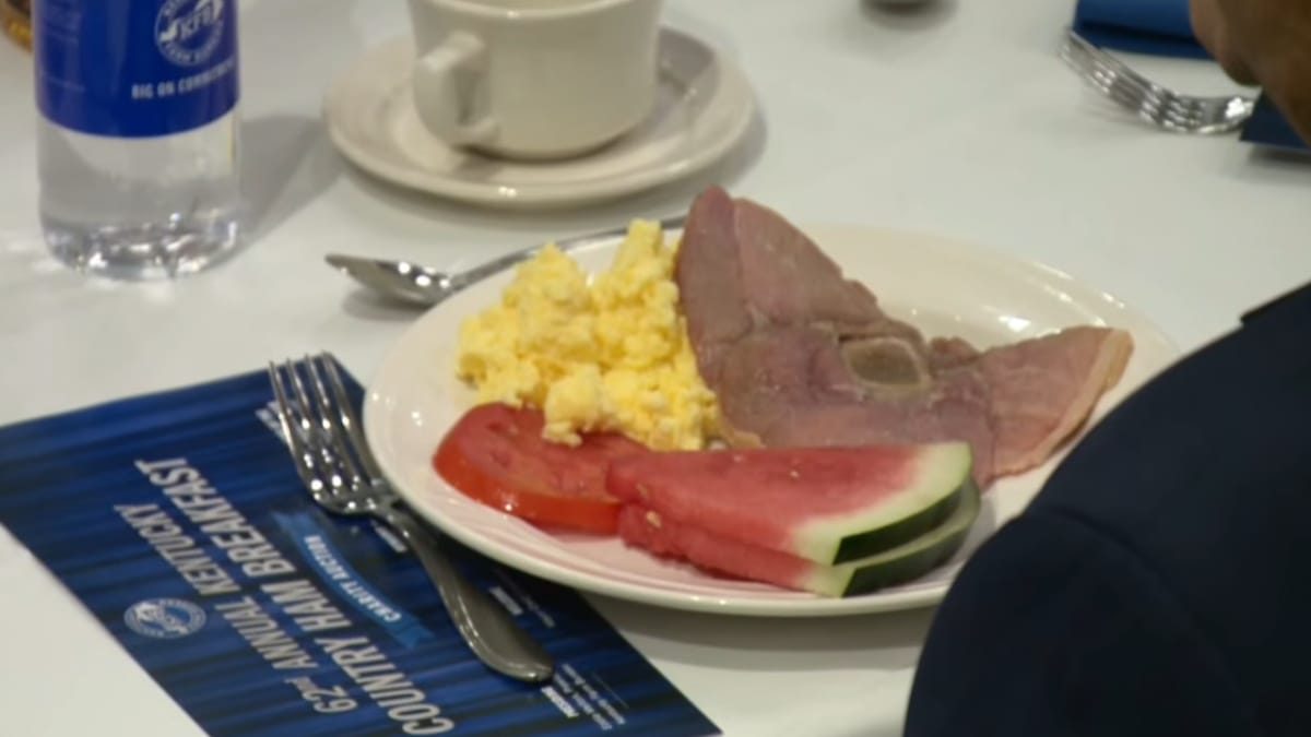 Peça de presunto alcançou US$ 10 milhões em leilão realizado durante a Feira Estadual do Kentucky (Reprodução: WHAS11/ YouTube)