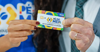 Pé-de-Meia começa a ser pago nesta segunda-feira / Ricardo Stuckert/PR