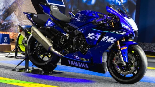 Yamaha R1 GYTR chega ao Brasil com preparação para pistas e motor de 998 cc derivado da MotoGP