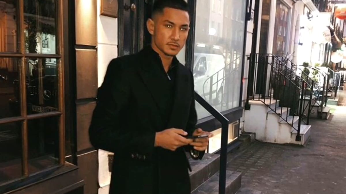 Faiq Bolkiah durante sua trajetória no futebol profissional, que inclui passagens por Portugal e pela Tailândia (Reprodução: YouTube)