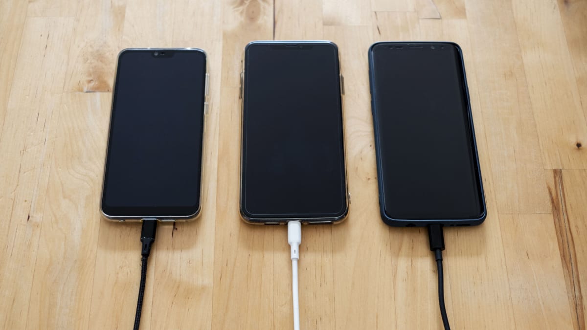 Hábitos de carregamento e configurações de uso podem fazer diferença na conservação da bateria do celular (Foto: Stanley Ng/ Pexels)