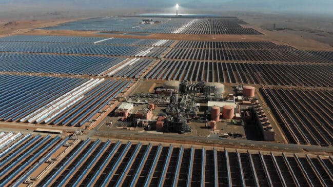 Complexo Noor Ouarzazate reúne quatro usinas solares e tem capacidade instalada de 580 MW no Marrocos (Reprodução: UN/ YouTube)