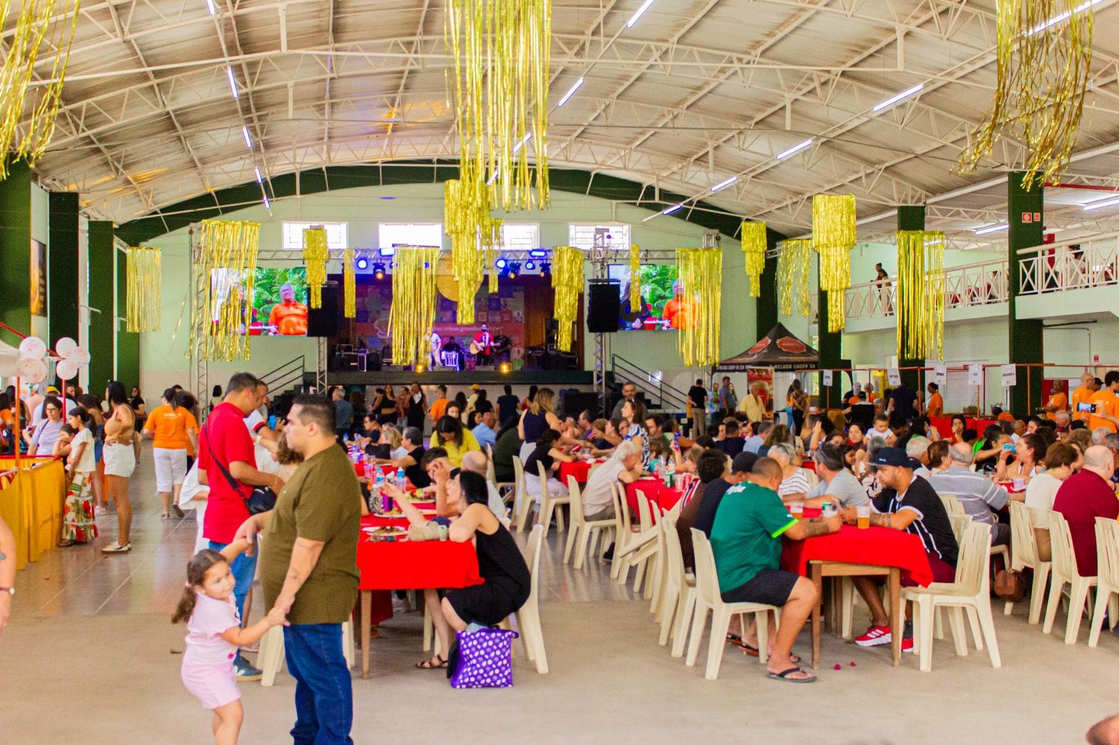 Festa da Amizade transforma Cotia em ponto de encontro com música e costela no fogo de chão /Divulgação