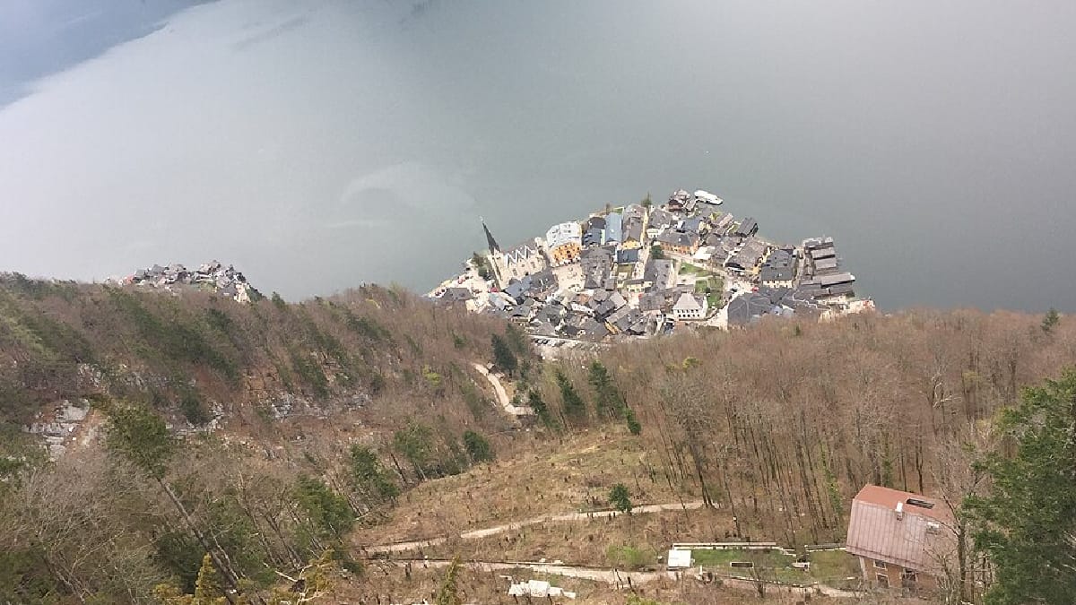 A paisagem de Hallstatt esconde uma das mais importantes áreas arqueológicas ligadas à mineração pré-histórica na Europa (Foto: Windchu/ Wikimedia Commons)