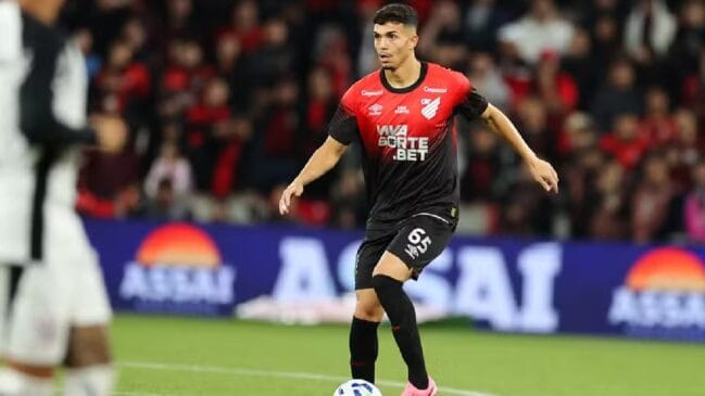 Arthur Dias, zagueiro do Athletico/Divulgação/Athletico