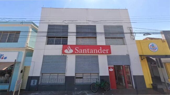 A decisão judicial cita saques, empréstimos fraudulentos, transferências não autorizadas e resgates de aplicações.