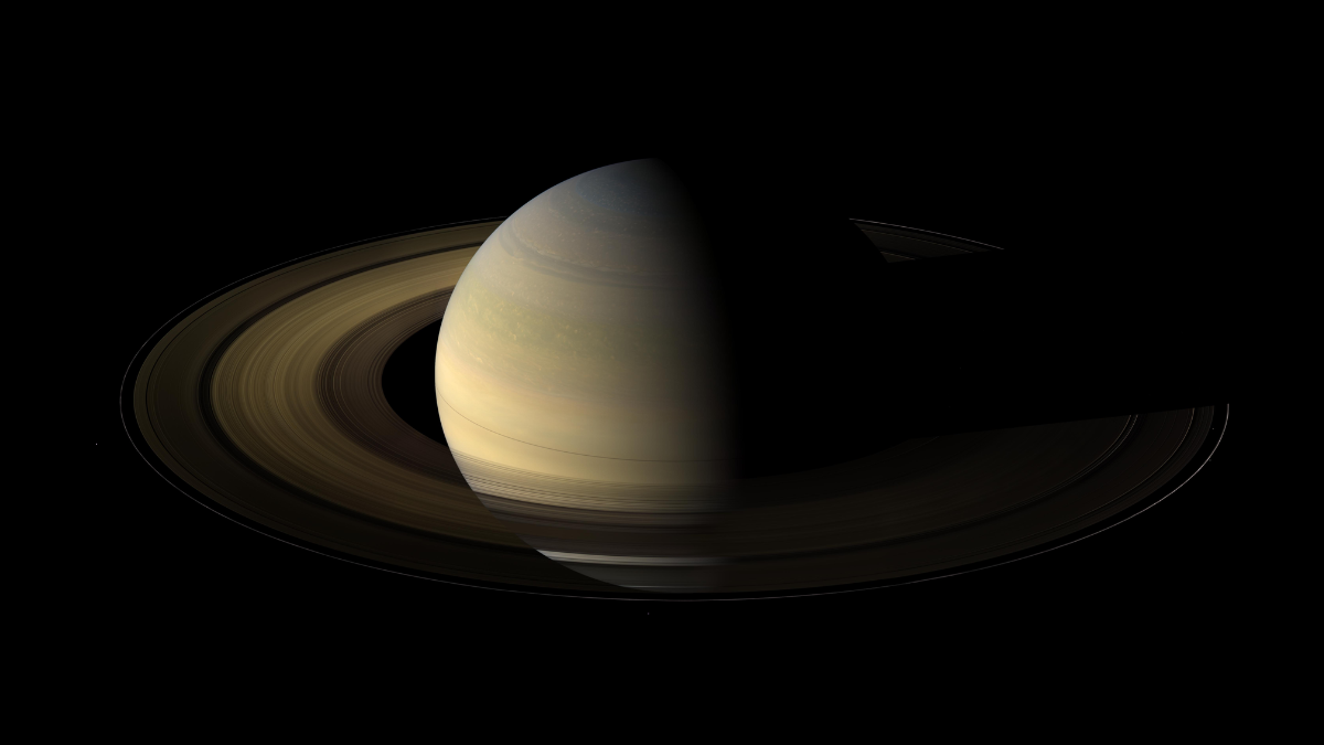 No equinócio de Saturno, seus anéis recebem luz quase de lado e projetam sombras incomuns (Imagem: NASA / JPL / Space Science Institute)