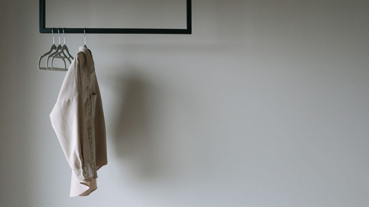 Além de secar roupas, aparelho da Xiaomi funciona como luminária e permite ajustes pelo celular (Foto: Ivan S/ Pexels)