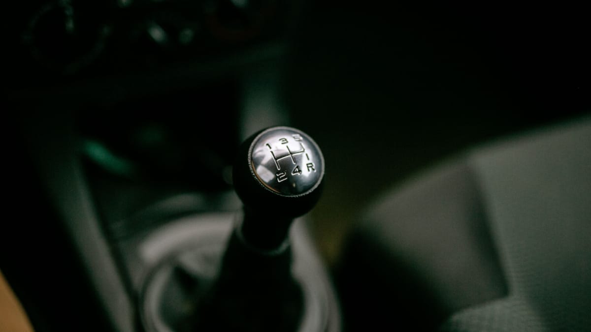Manutenção preventiva do câmbio automático pode ajudar a evitar problemas e despesas inesperadas (Foto: Yan Krukau/ Pexels)