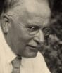 Carl Jung: ‘quem olha para fora sonha, quem olha para dentro desperta’; psicoterapeuta resumiu a exaustão das redes sociais ao apontar o caminho para a paz