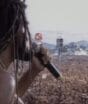 Em 2001, Carlinhos Brown subiu ao palco do Rock in Rio com mensagem de paz, mas acabou alvo de chuva de garrafas dos fãs de banda de rock