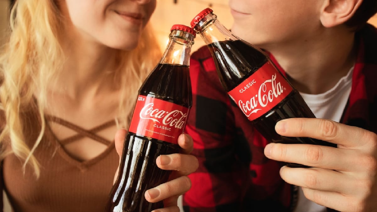 Bebida sem açúcar e cafeína é a nova aposta da Coca-Cola para conquistar diferentes perfis de consumidores (Foto: Юлия/ Pexels)