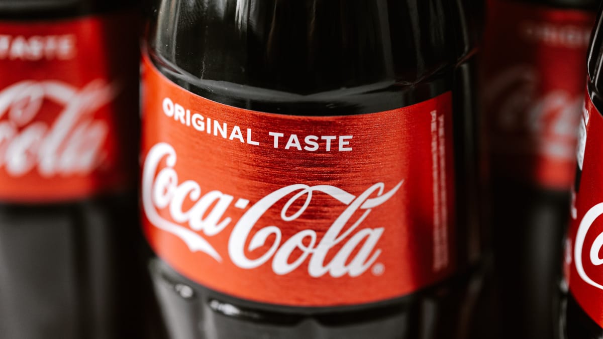 Coca-Cola aposta em nova versão sem cafeína e açúcar para atender consumidores que buscam alternativas para a noite (Foto: kaboompics/ Pexels)