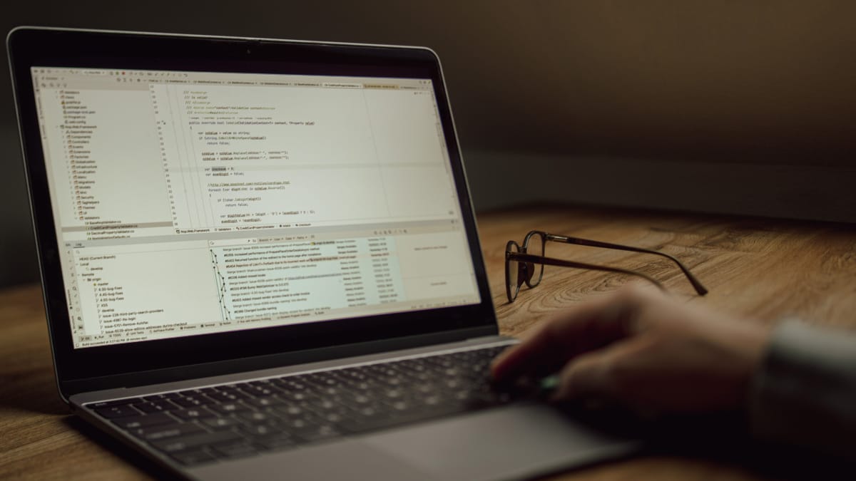 Windows 11 oferece efeitos visuais que podem exigir mais processamento gráfico; recurso pode ser desligado nas configurações (Foto: Daniil Komov/ Pexels)