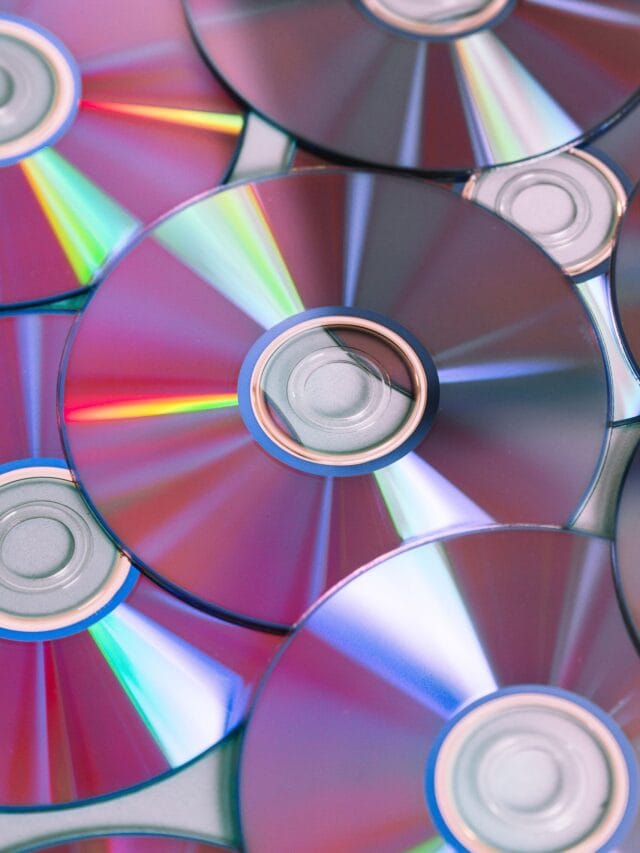 Febre dos anos 1990, CDs e tocadores portáteis voltam a dominar a preferência dos jovens com jornada musical que vai do disco de vinil ao MP3